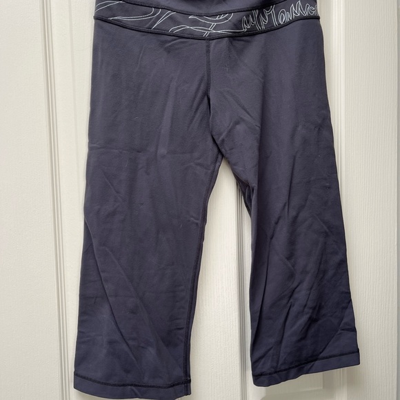 Grey Capri Leggings - Picture 1 of 3